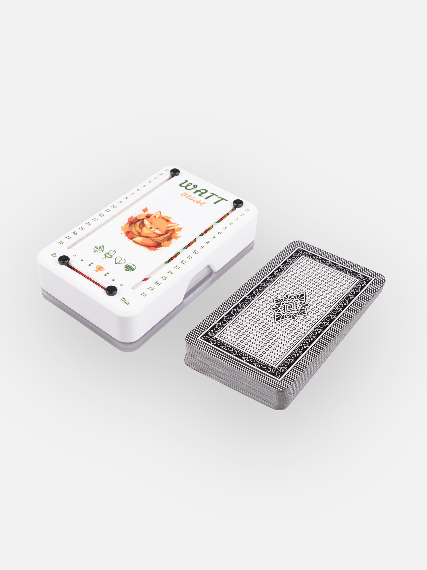 Wattblöckl aus weißem Kunststoff und schwarzen Pins mit Fuchsbau Motiv und Salzburger Spielkarten.