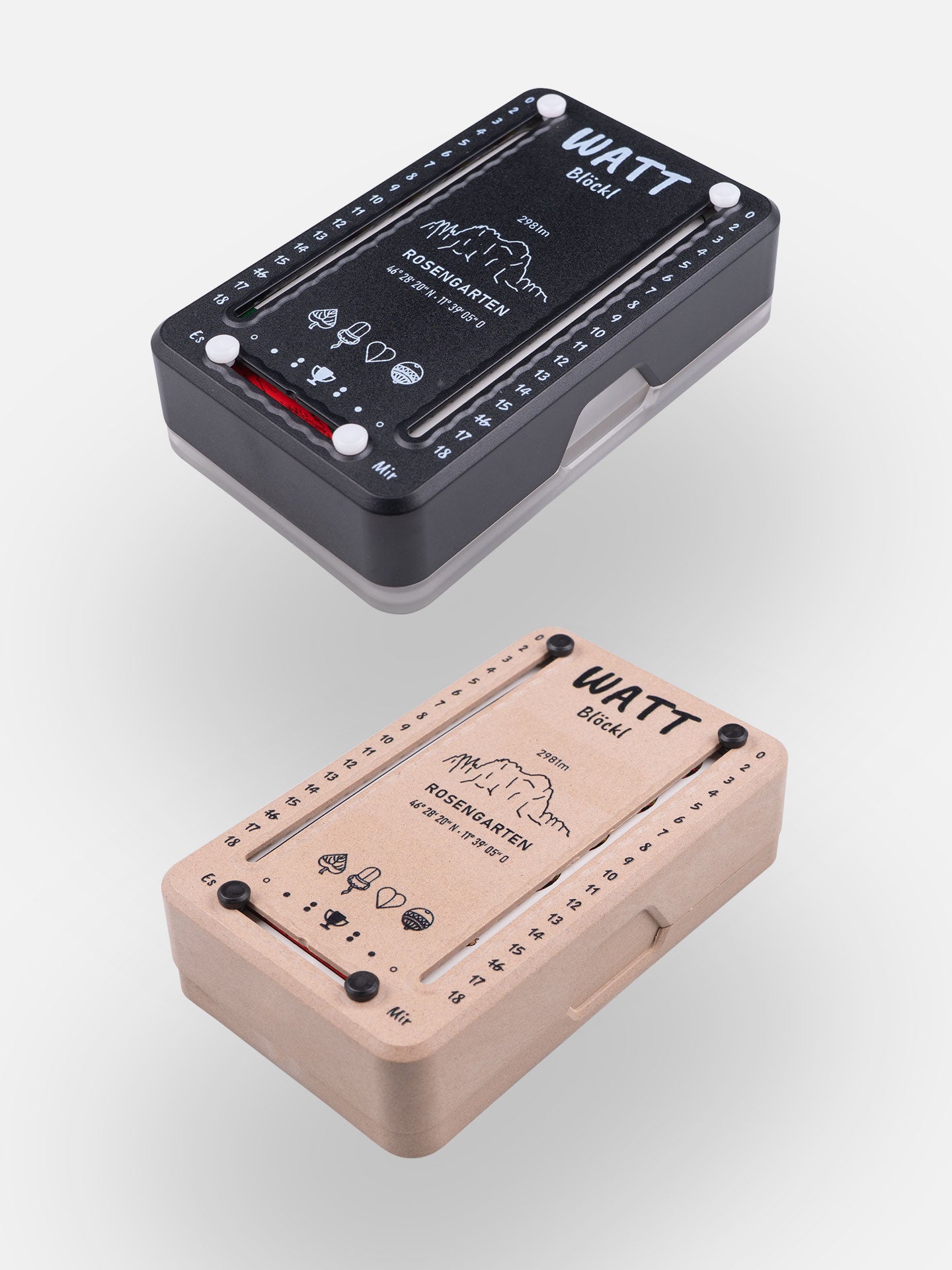 Zwei Wattblöckl (perspektivisch fotografiert) in Kunststoff schwarz und Holzoptik mit Motiv Rosengarten.