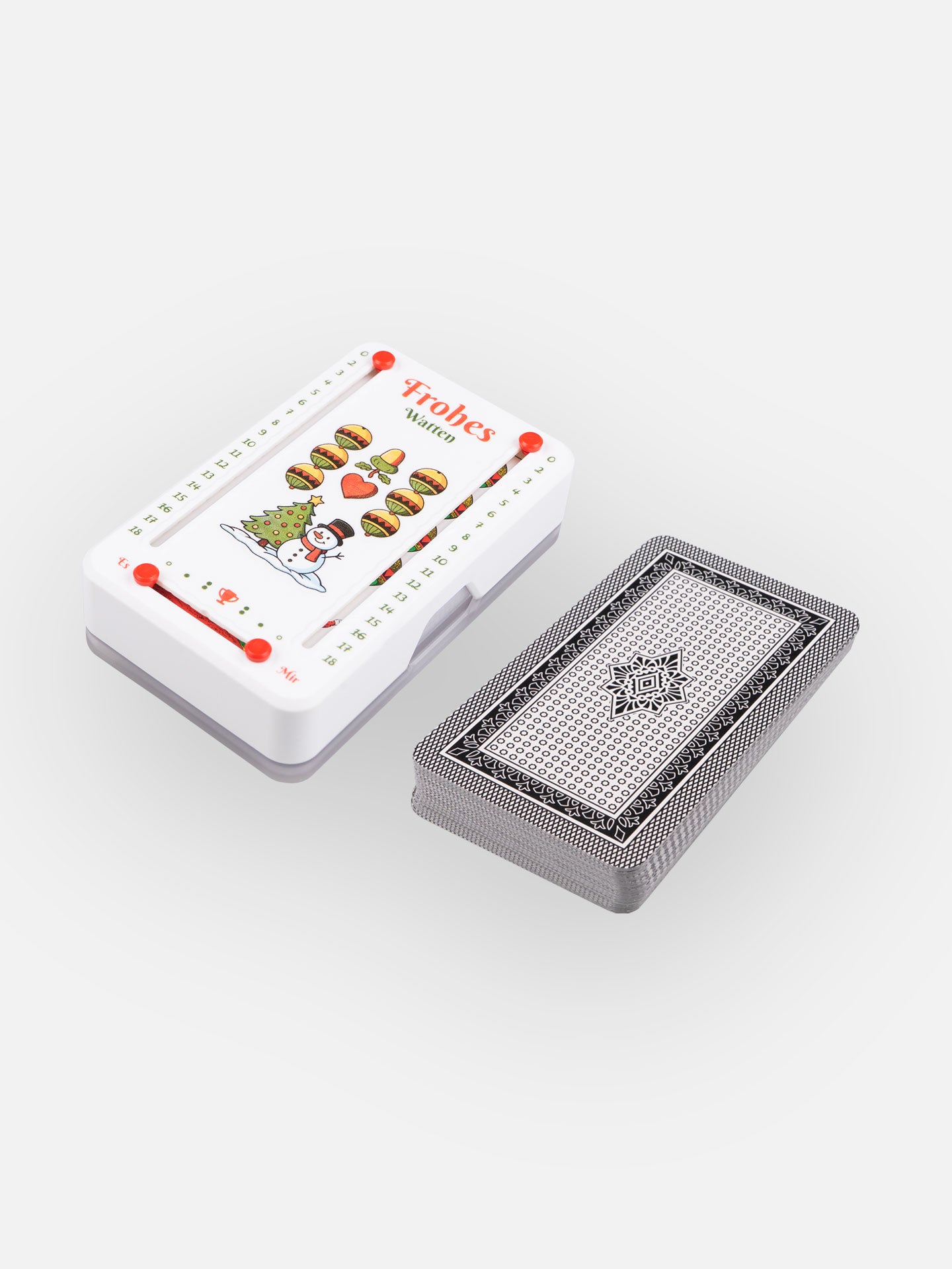 Wattblöckl aus weißem Kunststoff und roten Pins mit Wattenbaum Motiv und Salzburger Spielkarten.